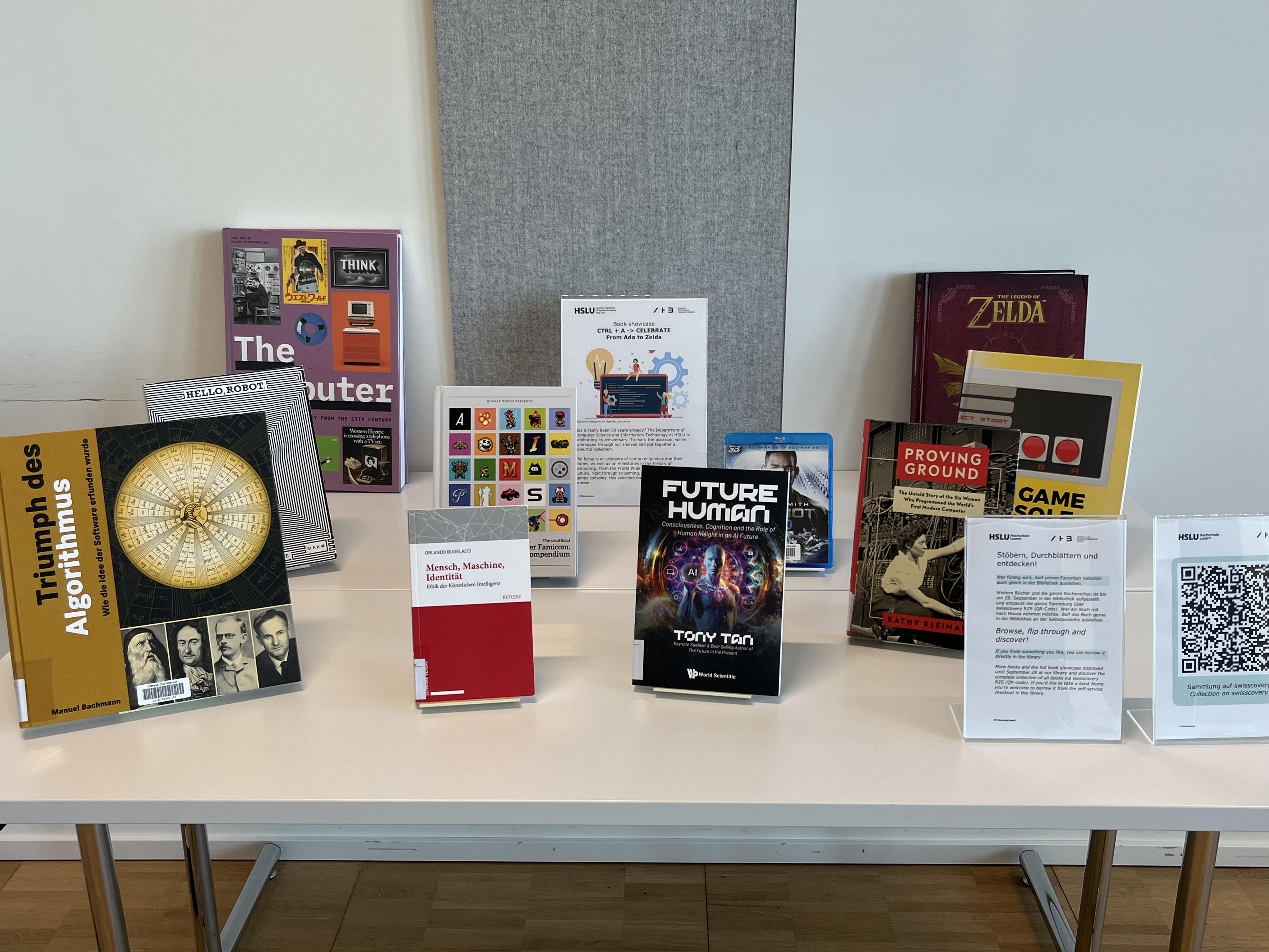 Bild Bücherschau im Kreativraum des Departementsjubiläums